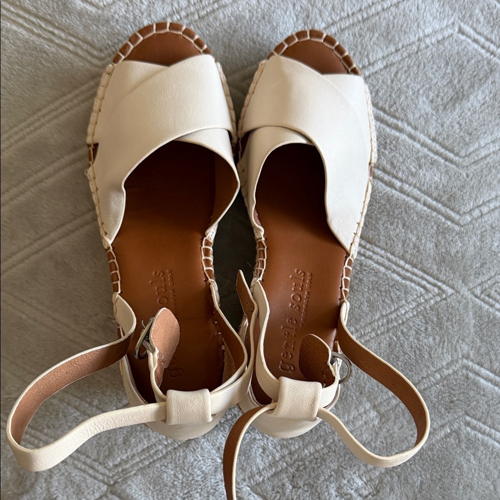 Gentle Souls Women's Cream Sandals
